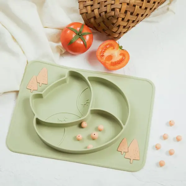 100457-b9d18b.webp Baby Silicone Dinner Plate with Cartoon Fox Design