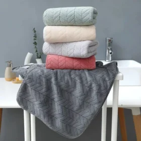102360-773579.webp Luxurious Cotton-Polyester Blend Towel