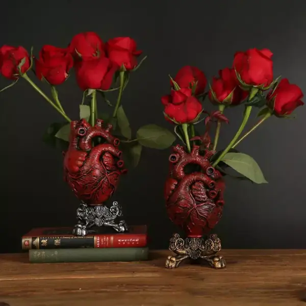 Chic Resin Heart-Shaped Vase
