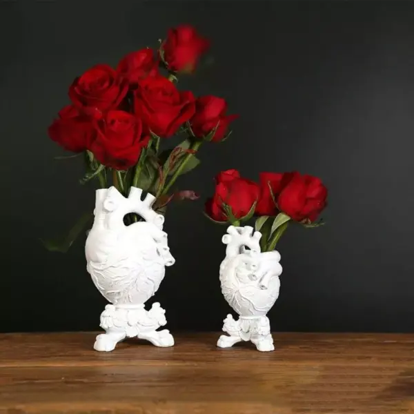 Chic Resin Heart-Shaped Vase