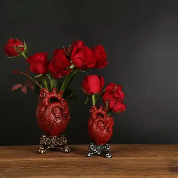 Chic Resin Heart-Shaped Vase