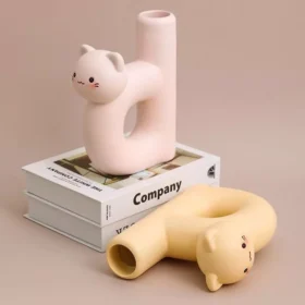 96494-5e37cc.webp Charming Cat Letter D-Shaped Resin Vase