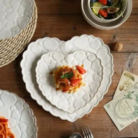 96813-f800c8.webp Heart-Shaped Ceramic Plate for Western Cuisine