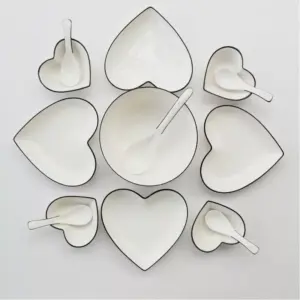 96814-ae72d1.webp Chic Heart-Shaped Ceramic Plate