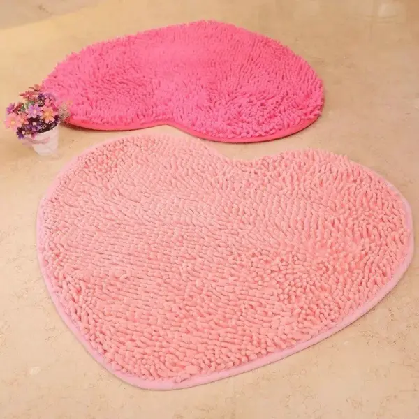 Heart-Shaped Chenille Floor Mat