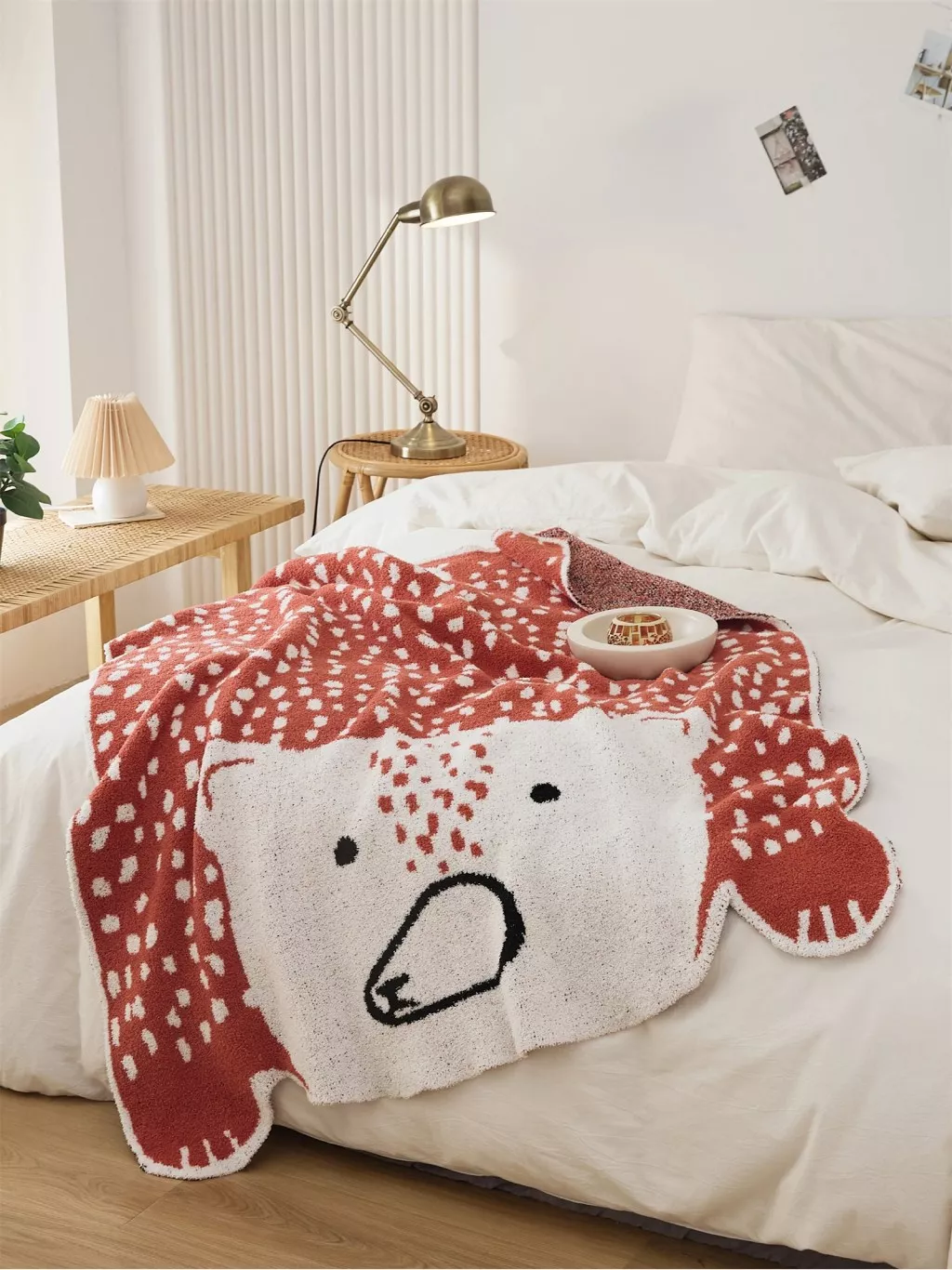 Bear Design Knitted Blanket