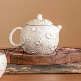 98669-eab95e.webp Gilded Silver Ceramic Teapot