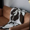107061-efaaf0.webp Luxurious Nordic Floral Jacquard Throw Blanket