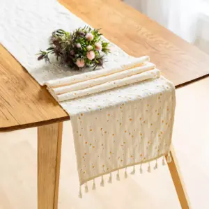 111883-f97f8f.webp Elegant Daisy Tassel Table Runner