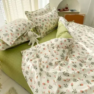 112337-b26a2f.webp Charming Flower Pattern Bedding Set