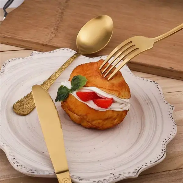 Best 24 Piece Elegant Golden Cutlery Set